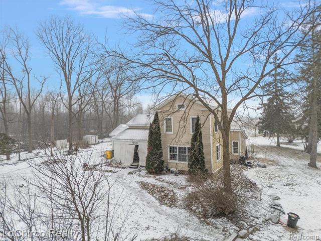 front view picture of 75901 North, Armada, MI. 48005