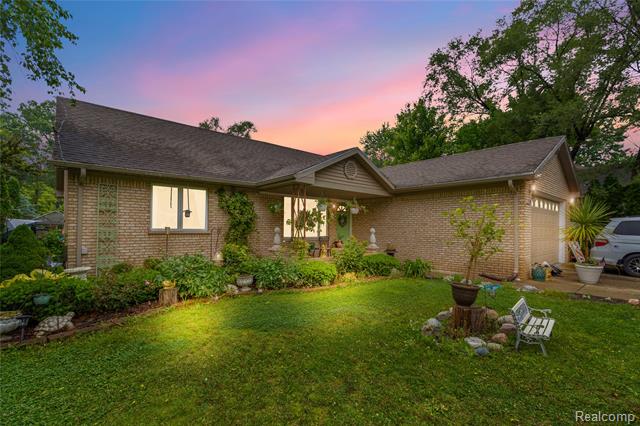 front view picture of 37209 Curwood St, Sterling Heights, MI. 48310