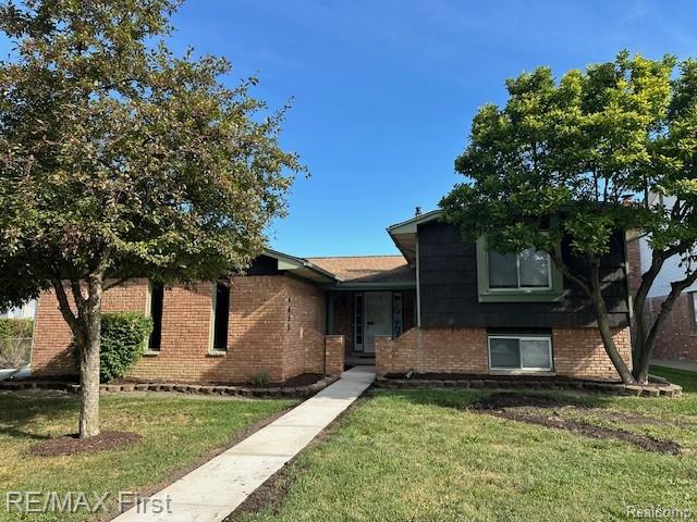 front view picture of 4653 Lucerne Dr, Sterling Heights, MI. 48310