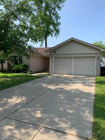 front view picture of 4951 Fox Hill Dr, Sterling Heights, MI. 48310