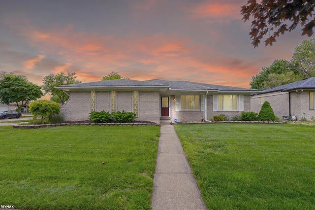 front view picture of 37601 Dartmouth Dr, Sterling Heights, MI. 48310