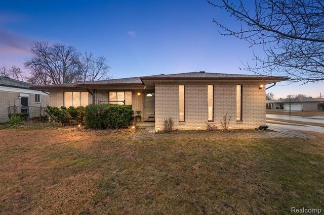 front view picture of 37665 Dartmouth Dr, Sterling Heights, MI. 48310