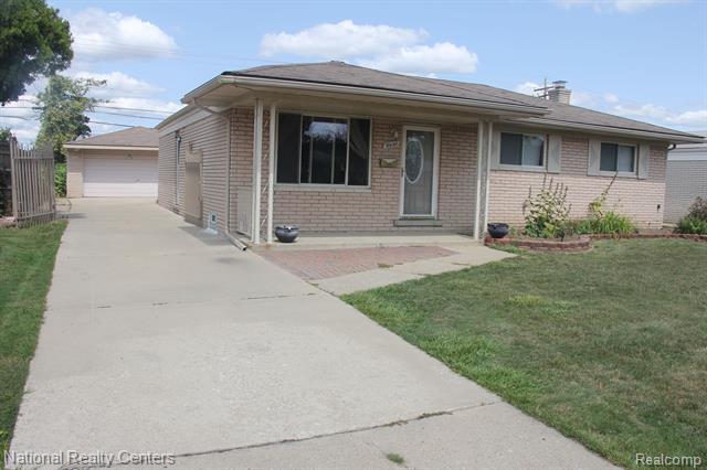 front view picture of 3031 Fox Hill Dr, Sterling Heights, MI. 48310