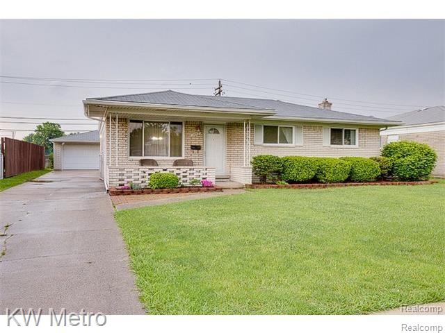 front view picture of 3043 Fox Hill Dr, Sterling Heights, MI. 48310