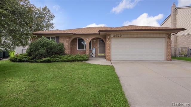front view picture of 2929 Sylvan Dr, Sterling Heights, MI. 48310