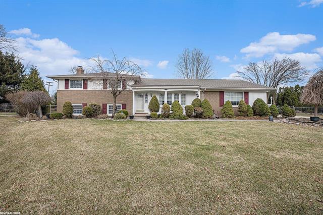 front view picture of 37378 Ruth Dr, Sterling Heights, MI. 48312