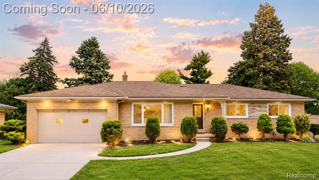 front view picture of 37542 Andrew Dr, Sterling Heights, MI. 48312