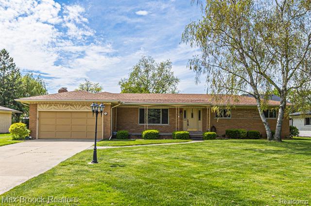 front view picture of 37639 Irene Dr, Sterling Heights, MI. 48312