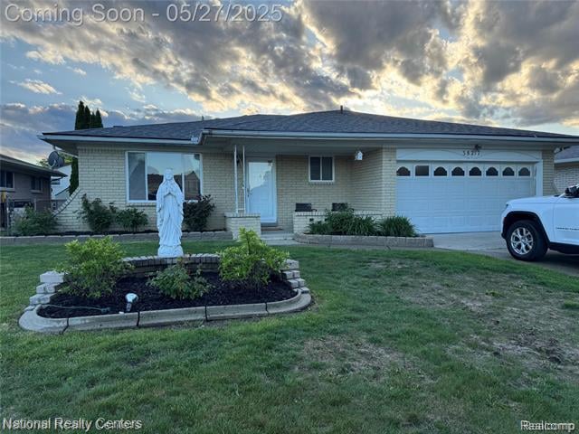 front view picture of 38217 Pinebrook Dr, Sterling Heights, MI. 48310
