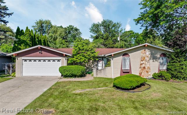 front view picture of 37037 Vita Marie, Clinton Township, MI. 48036