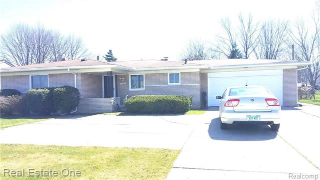 front view picture of 3560 Fox Hill Dr, Sterling Heights, MI. 48310