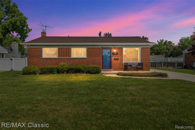 front view picture of 11789 Danforth Dr, Sterling Heights, MI. 48312