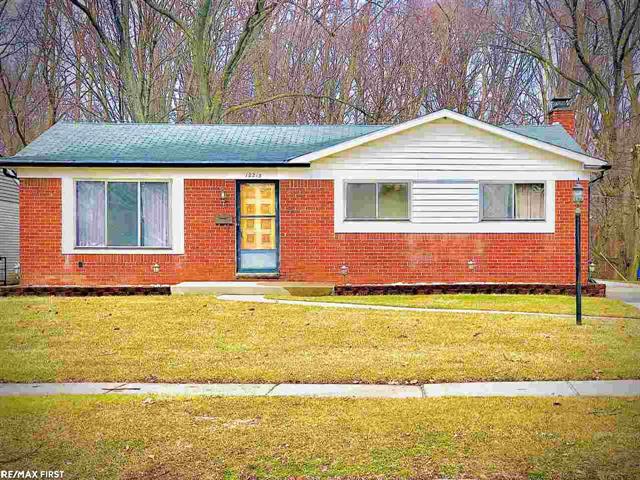 front view picture of 12215 Fairview Dr, Sterling Heights, MI. 48312