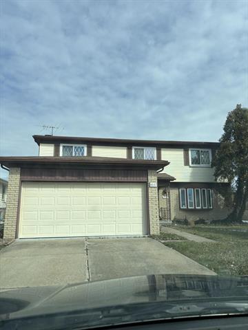 front view picture of 4667 Bloomfield Dr, Sterling Heights, MI. 48310