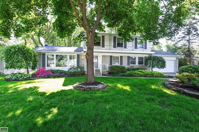 front view picture of 37154 Tall Oak, Clinton Township, MI. 48036