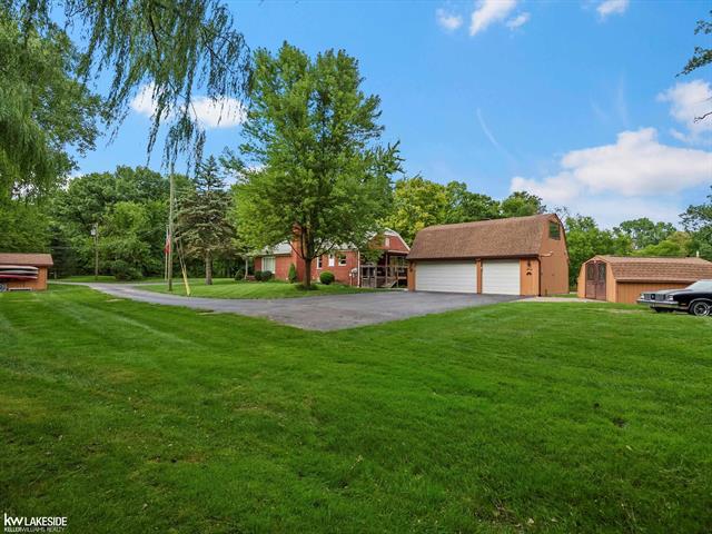 front view picture of 37374 Palmer Woods B, Sterling Heights, MI. 48312