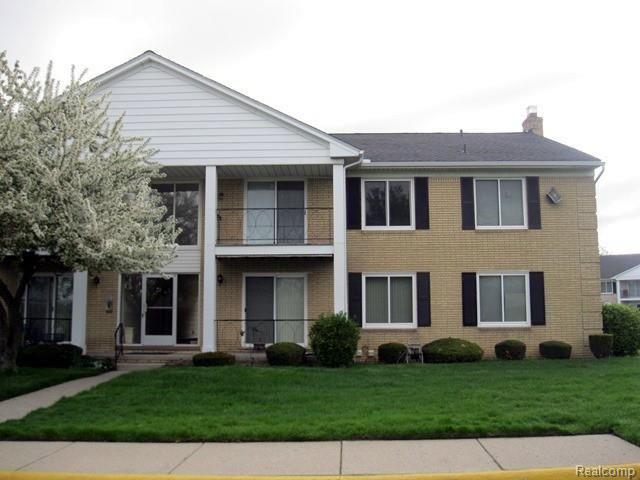 front view picture of 37095 Nottingham Dr, Sterling Heights, MI. 48312