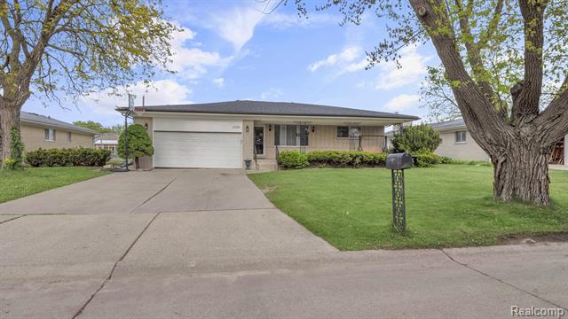 front view picture of 37370 Gregory Dr, Sterling Heights, MI. 48312