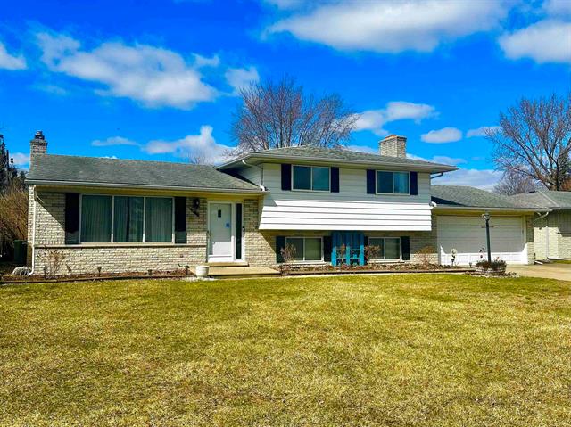 front view picture of 37481 Via Rosalie, Clinton Township, MI. 48036