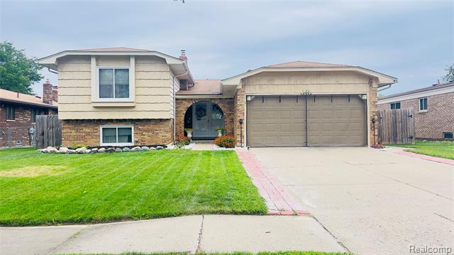 front view picture of 38338 Coronation Dr, Sterling Heights, MI. 48310