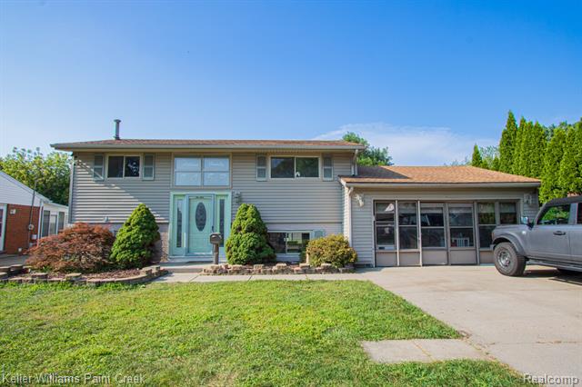 front view picture of 8453 Smethwick Road, Sterling Heights, MI. 48312