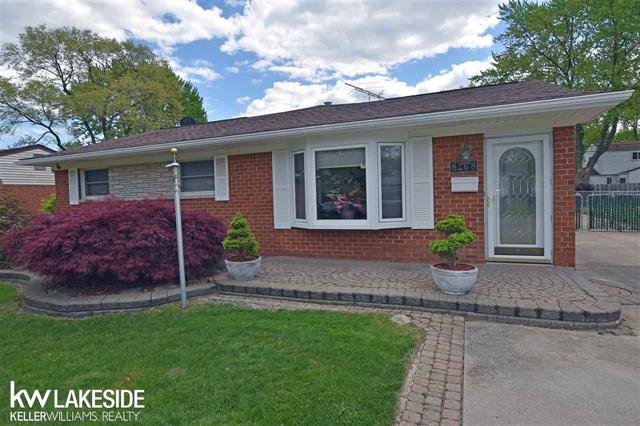 front view picture of 8268 Doncaster Dr, Sterling Heights, MI. 48312