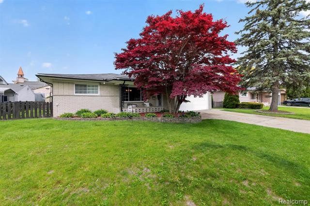 front view picture of 38031 Charwood Dr, Sterling Heights, MI. 48312