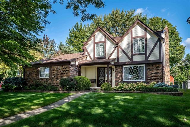 front view picture of 3105 Sylvan Dr, Sterling Heights, MI. 48310