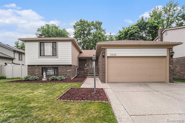 front view picture of 3365 Gloucester Dr, Sterling Heights, MI. 48310