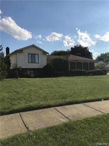 front view picture of 3008 Albany Dr, Sterling Heights, MI. 48310