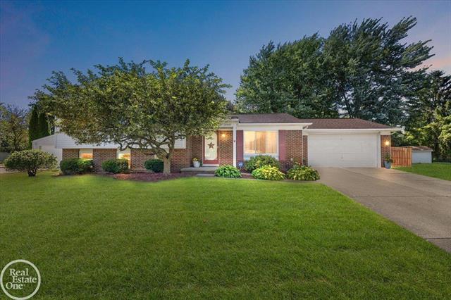 front view picture of 37947 Streamview Dr, Sterling Heights, MI. 48312