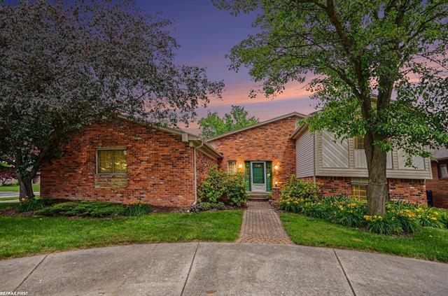 front view picture of 38258 Luxbury Court, Sterling Heights, MI. 48312