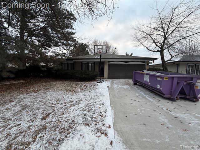 front view picture of 2956 Charity Dr, Sterling Heights, MI. 48310