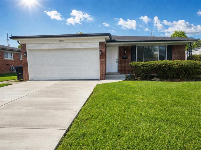 front view picture of 13070 Picadilly Dr, Sterling Heights, MI. 48312