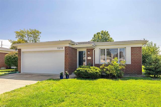 front view picture of 13218 Picadilly Dr, Sterling Heights, MI. 48312