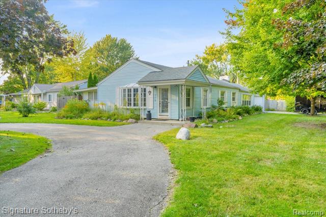 front view picture of 21769 Ulrich, Clinton Township, MI. 48036