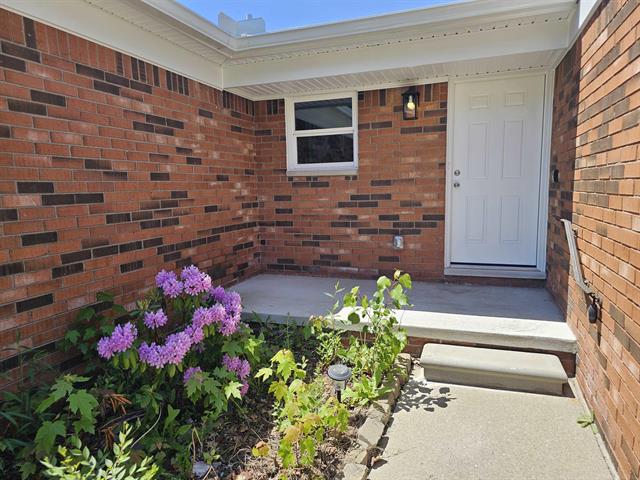 front view picture of 37971 Dor Sal Dr, Sterling Heights, MI. 48312