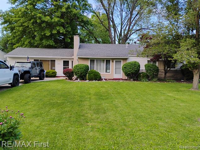 front view picture of 21505 Drexel, Clinton Township, MI. 48036