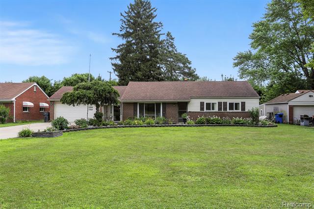 front view picture of 37772 Ingleside, Clinton Township, MI. 48036