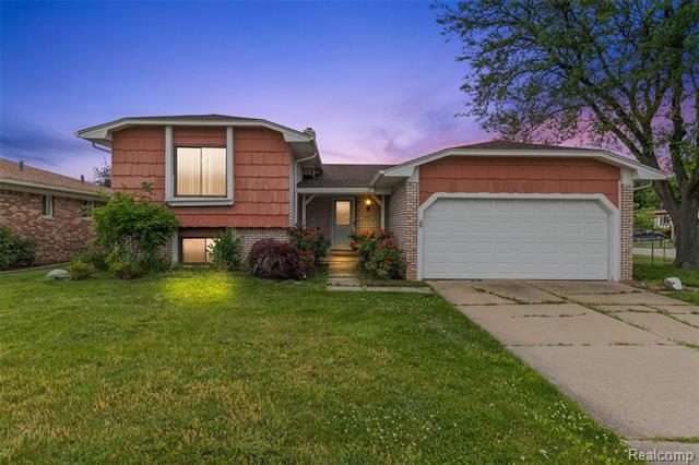 front view picture of 4791 Admiral Dr, Sterling Heights, MI. 48310