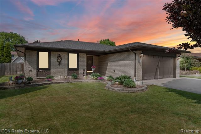 front view picture of 2629 Mellowood Dr, Sterling Heights, MI. 48310