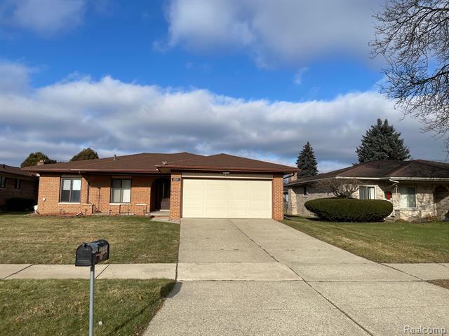 front view picture of 2305 Mellowood Dr, Sterling Heights, MI. 48310