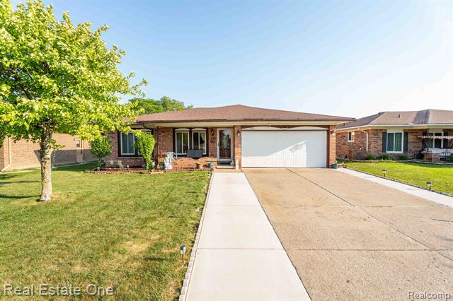 front view picture of 2308 Kipling Dr, Sterling Heights, MI. 48310