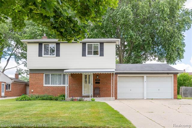 front view picture of 11675 Monsbrook Cour, Sterling Heights, MI. 48312