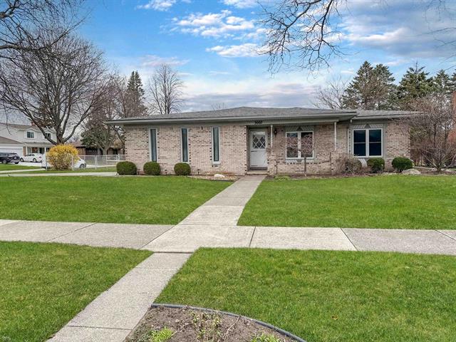 front view picture of 3007 Warrington Dr, Sterling Heights, MI. 48310
