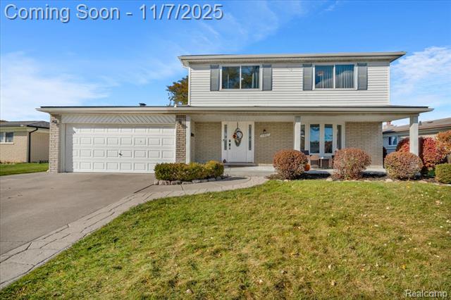 front view picture of 11401 Anna Lisa Dr, Sterling Heights, MI. 48312
