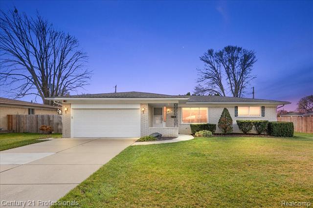 front view picture of 11434 Francis Dr, Sterling Heights, MI. 48312