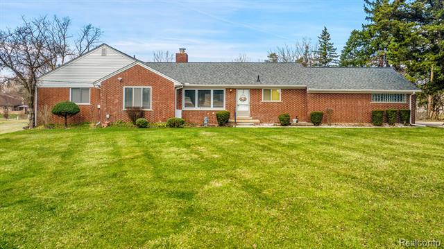 front view picture of 17747 Nunneley N, Clinton Township, MI. 48036
