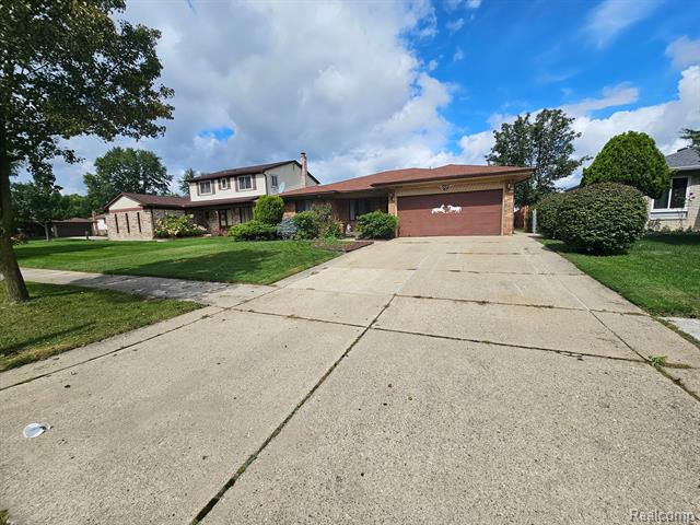 front view picture of 4715 Algonquin Dr, Sterling Heights, MI. 48310