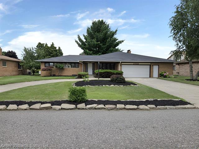 front view picture of 37666 Brookwood Dr, Sterling Heights, MI. 48312